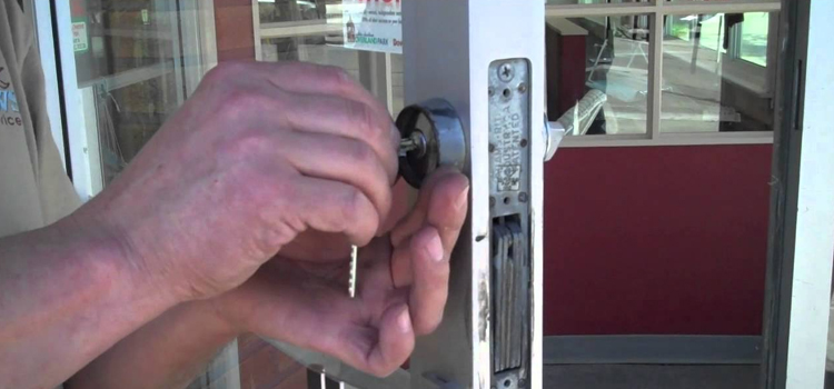 commercial door lock repair Paramount