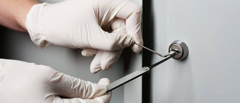 Commercial Emergency Locksmith Paramount