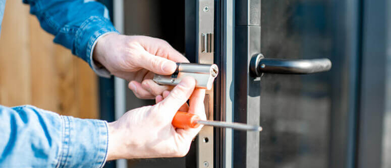Commercial Locksmith Paramount
